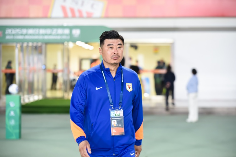 望岳新闻：山东泰山两次航班取消&amp;只能分批前往深圳 凌晨才能抵达